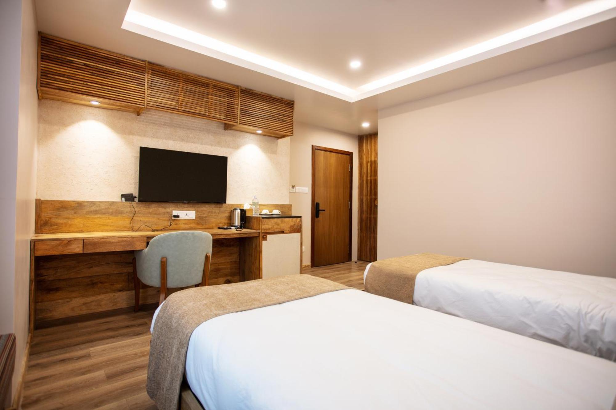 Hotel Bhrikuti Tara Катманду Екстер'єр фото